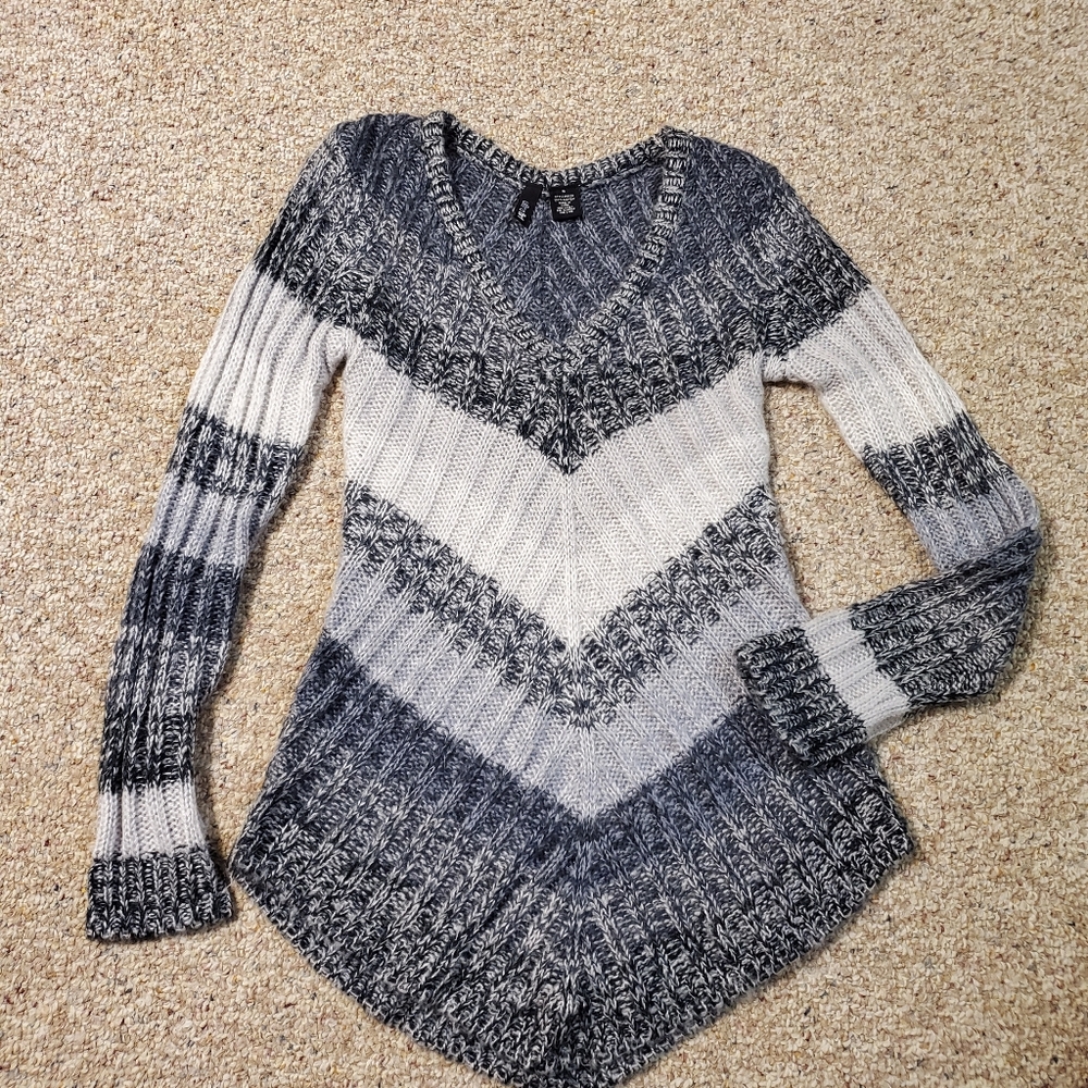 Fitted Sweater size M